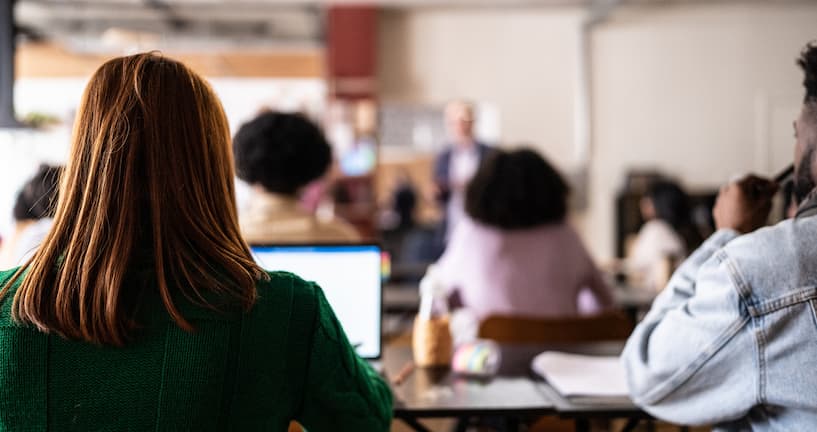 Digitale Kompetenz der Mitarbeitenden fördern